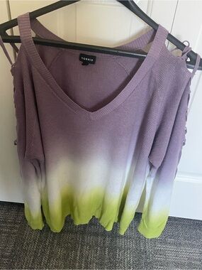 Torrid Ombre Lace-Up
Sleeve Sweater
Lightweight Size 2